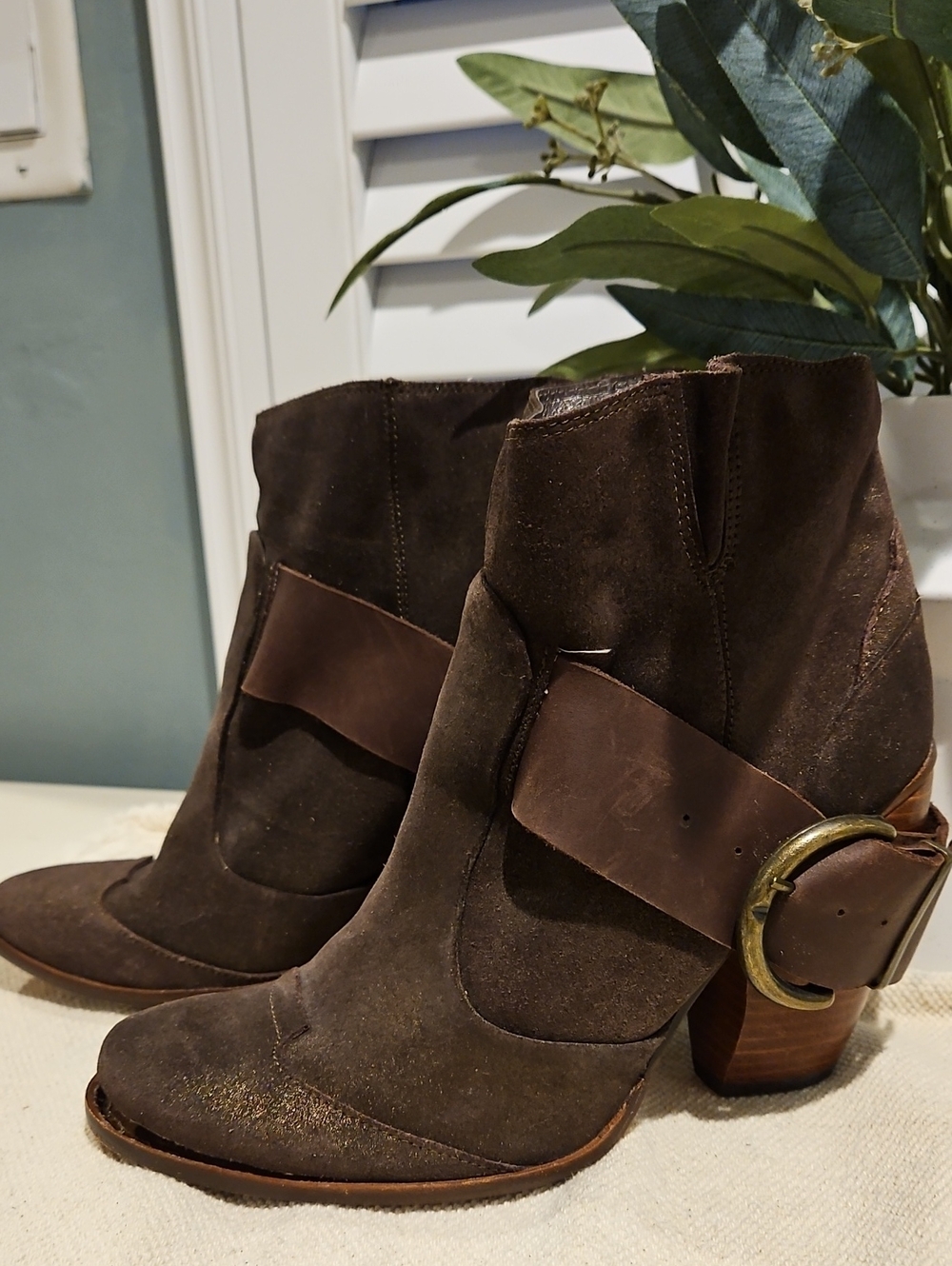 Vintage In Need Of Repair Groovy Brown Suede Butt Kickin' Ankle Boots 0078